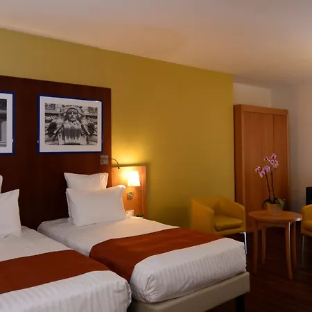 מלון Mercure Corso Trieste 4*